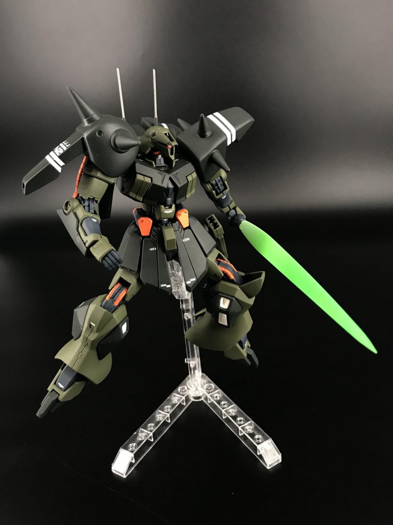 ビームサーベルもしっかり塗装しました。R・ジャジャ系のサーベルは太くてかっこいいですよね^_^