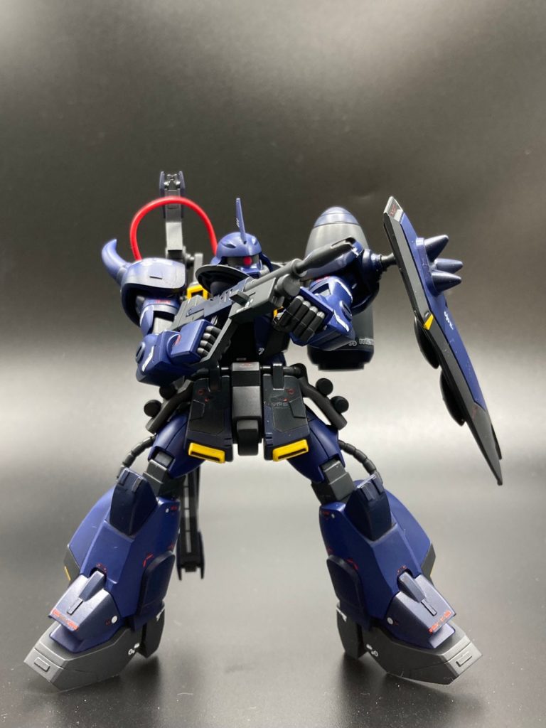 ザクマシンガン両手持ち!このポーズとても好き✨