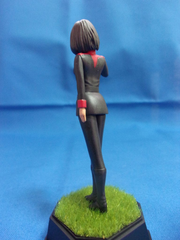 足下はキット付属のベースに100円ショップで売っていたシートを貼っただけです。