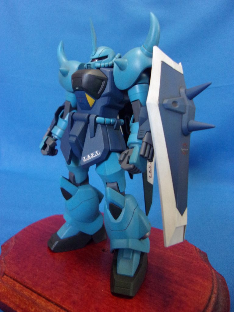 ブレードアンテナや各所のスパイクを尖らせています。