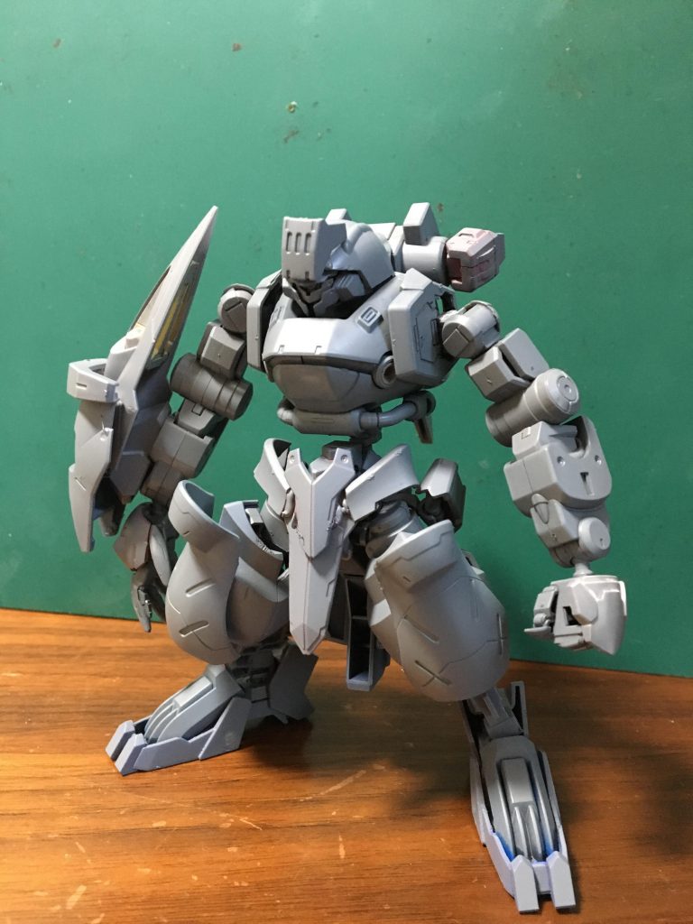 塗装前のサフ少し武装を変更しました