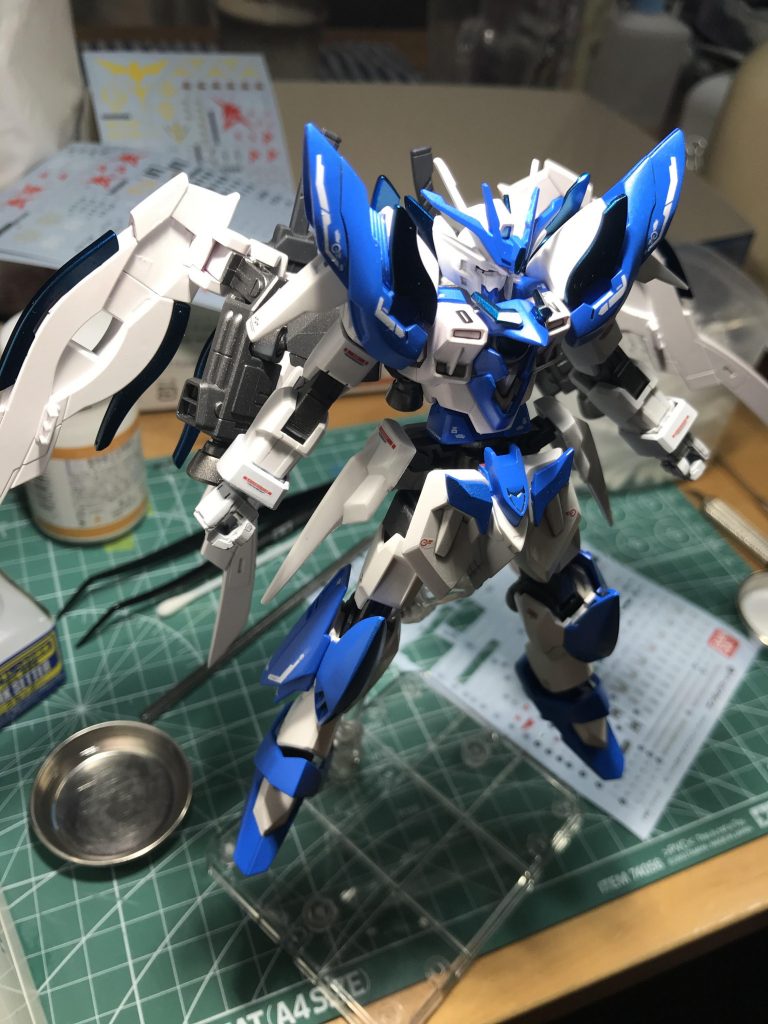 腰を回り強化しまして、一度組んでみてデカールを再度確認して、最後にトップコート。トップコートはつや消しとメタリック部分には光沢を使用しました。