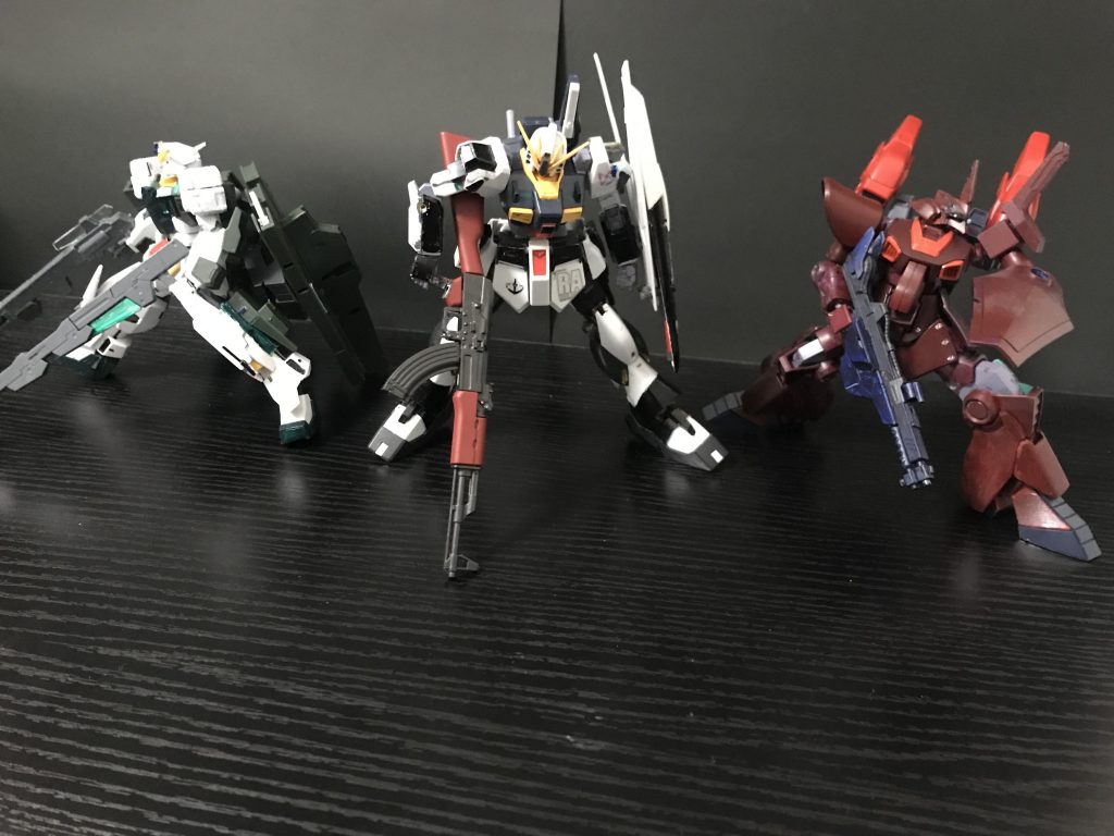 床は何かが作動したかのように揺れて地面が開く。νsガンダム「危ない！前へジャンプ！」3人は驚異の身体能力で…サバーニァー「うぉー？」ディジェ「ほっ、」