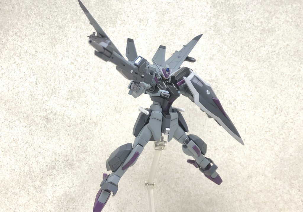 本機は、頭部はオレンジ色のバイザーフェイスとアンテナが通常のウィンダムと異なることを除けば、外観はほとんど変わらず基本スペックも据え置きである。ただし、ミラージュコロイドステルス状態での戦闘が大きく改善しており、なかでもコロイド展開の継続時間が従来よりも長い。 装備も通常の量産機とほぼ同じものが搭載されている。以下武装M2M5 トーデスシュレッケン12.5mm 自動近接防御火器M9409L ビームライフルES04B ビームサーベルMk315 スティレット投擲噴進対装甲貫入弾A52 攻盾タイプEMk438/B 2連装多目的ミサイル 「ヴュルガーSA10」