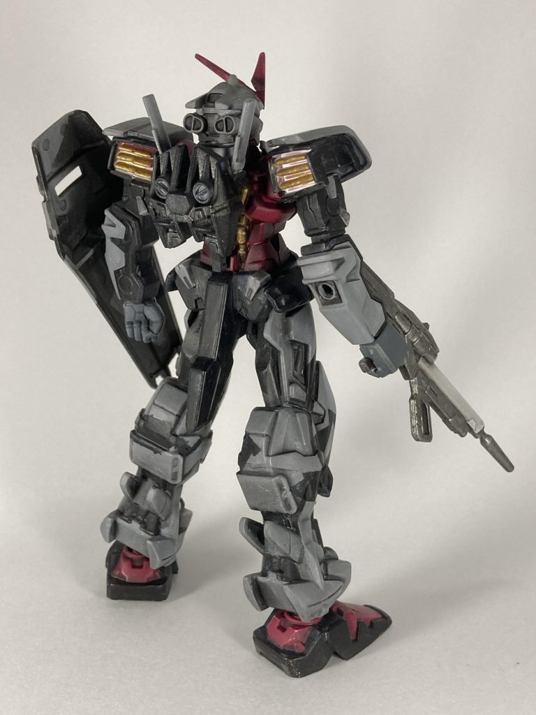 背面②古いキットで膝、肘が動かない構造ですが、背面の造形はかなりしっかりしていて、後ろ姿のシルエットが良い感じです。