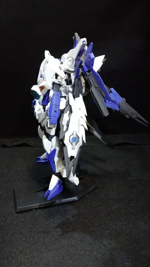 側面。全体の厚みがあるのでかなりボリュームあります。