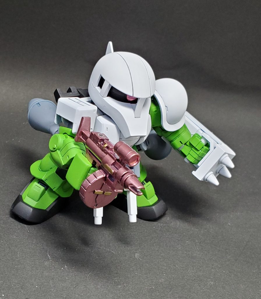 ・メイン射撃 ザクサブマシンガン 性能は並。派手な色にすることで対戦相手の気を引き、他の武装への注意力が散漫になればいいなという姑息な考えが込められている