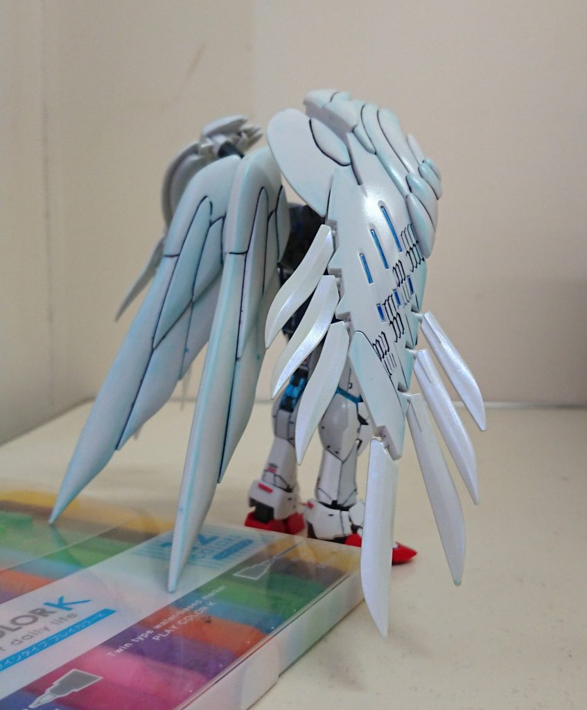 ウィング部の淡いブルー塗装しました🙇