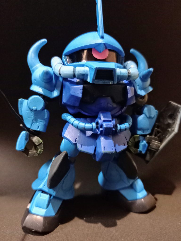 中身のグフカスタム　クロスシルエットのザクがベース　ピザはパテで整形 