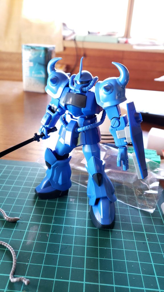 パチ組み改修前。各所のっぺりしてて、脚も細く少し頼りない印象。