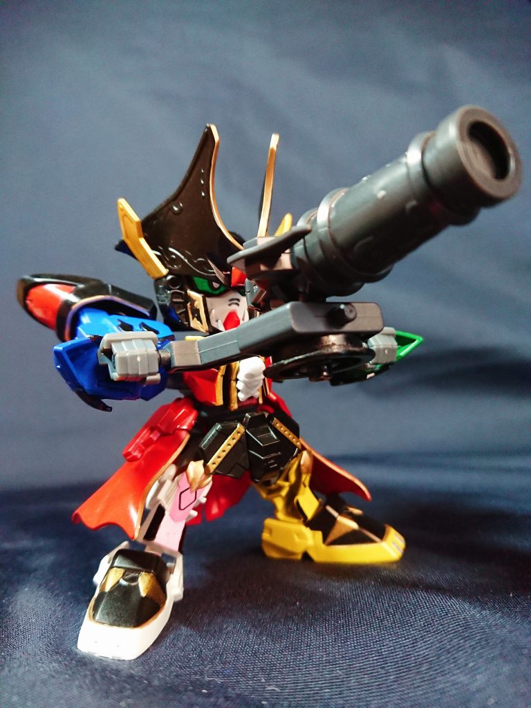 ダイヤル付き背負い物パーツは背負わせておくだけだとつまらないので、ゴーカイホーに使用します。