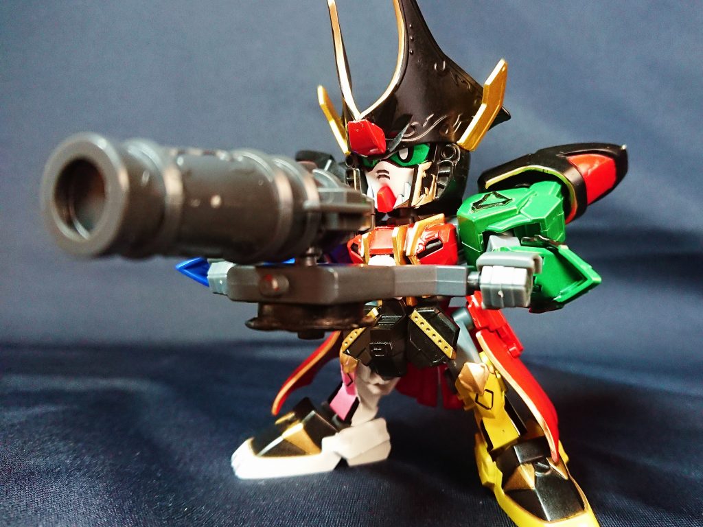 通常は胸から飛び出るゴーカイホーですが、持たせたほうがSDっぽい武器になるのでこの形状にしました。エドワードセカンドVのメガ・ライアーを奪った物ですw