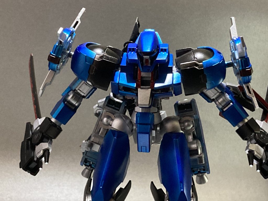 肩部ユニットアクティブマインを改造。肩部スラスターになる他、分離して大型手裏剣型武装となります。