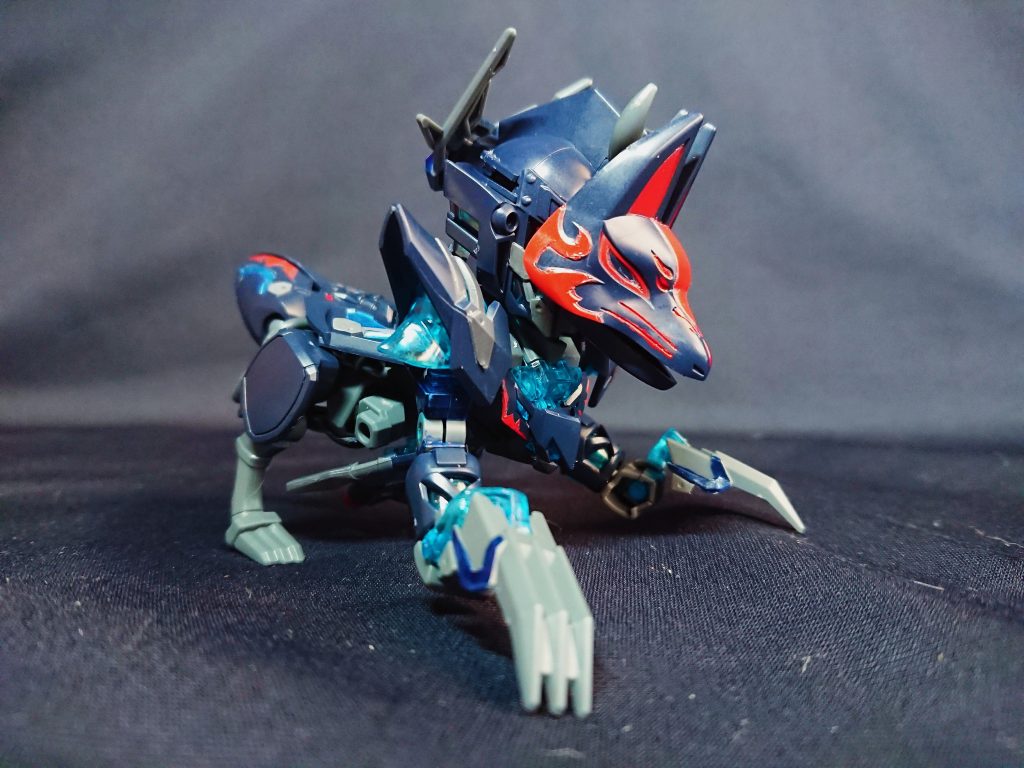 潜狐形態でも伸びた腕と関節の恩恵で、ポージングのバリエーションが増えました。