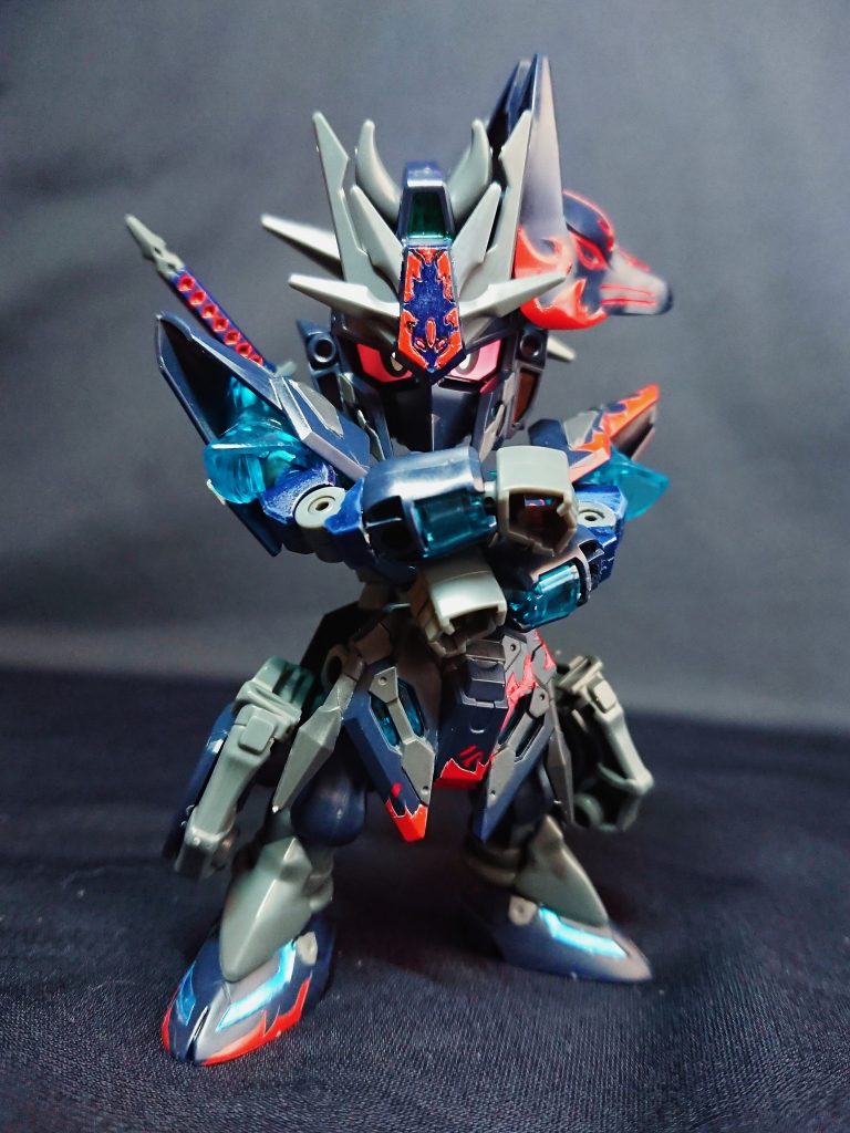 信長ガンダムエピオンの腹心で、常に行動を共にしている。忍の術が達者で、変装や狐への変化を得意とする。