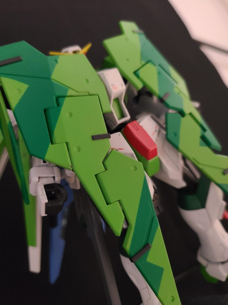 GNフルシールドにはスプリッター塗装を施しました。ちょっと微妙な気もしますが、良いアクセントになってると思います。