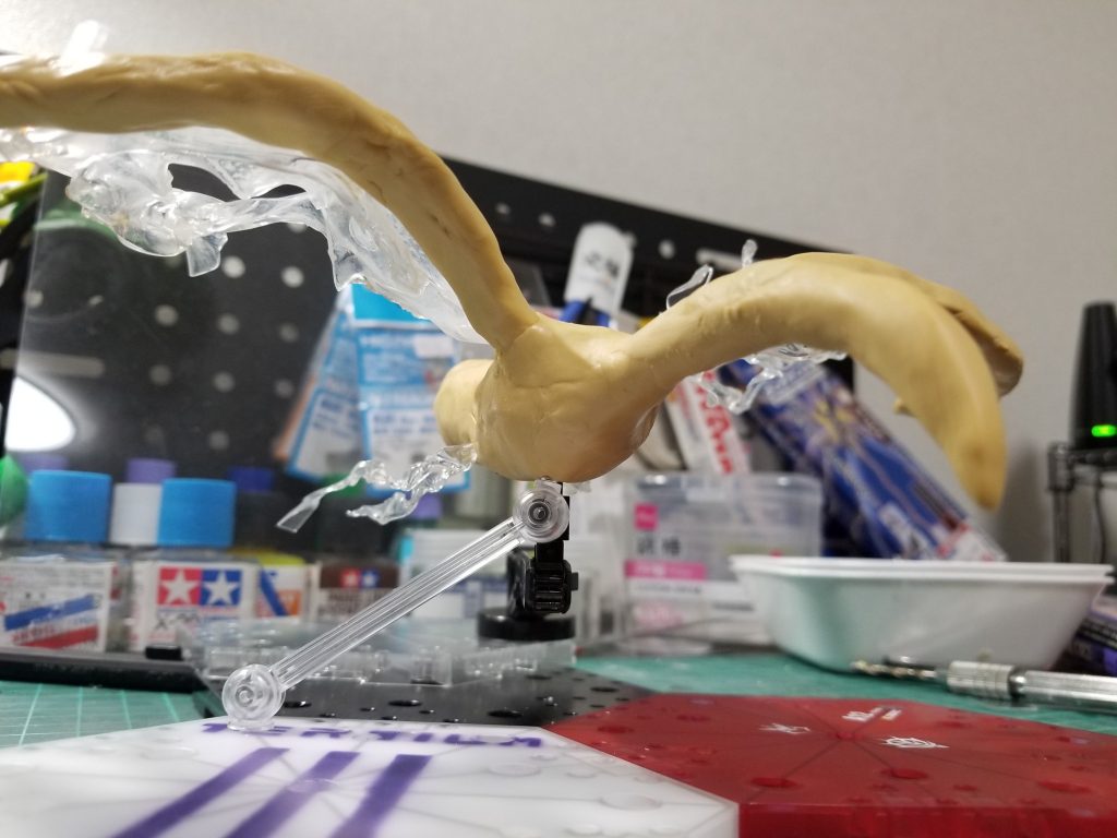 生霊の鳥ちゃんは針金→アルミホイル→パテの順で肉付け、翼の膜はクリアプラ板を炙って表現しています( *´꒳`* )