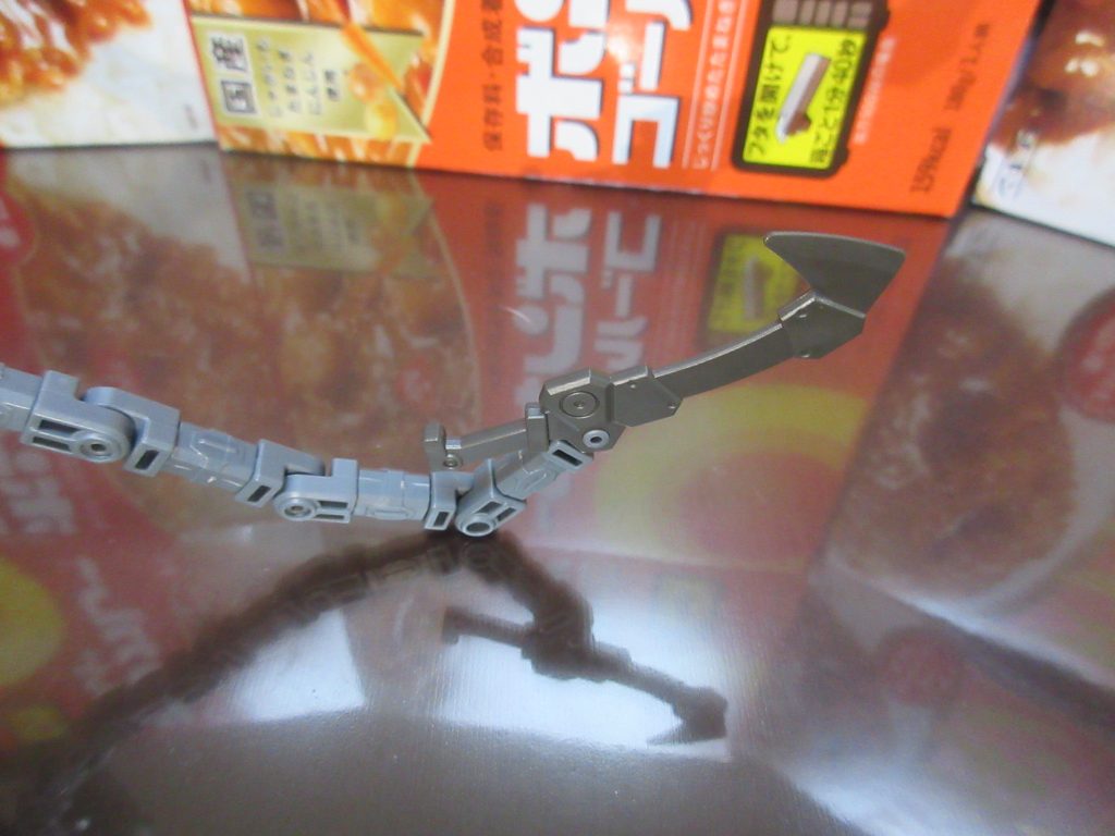 任意でパージすれば各種尻尾に装備可能!阿頼耶識搭載機だからこそ出来る芸当!