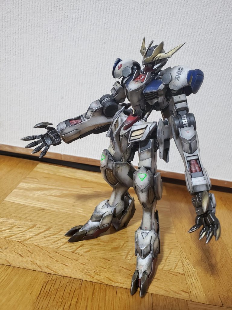 所々部分塗装し、ネイル等はシャープ化してます。かかとパーツの内側は、後から黒く塗装しました。