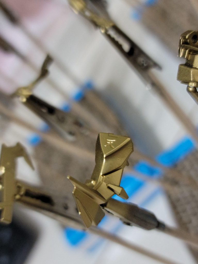 ガンダムブラック→ガンダムゴールドで塗装