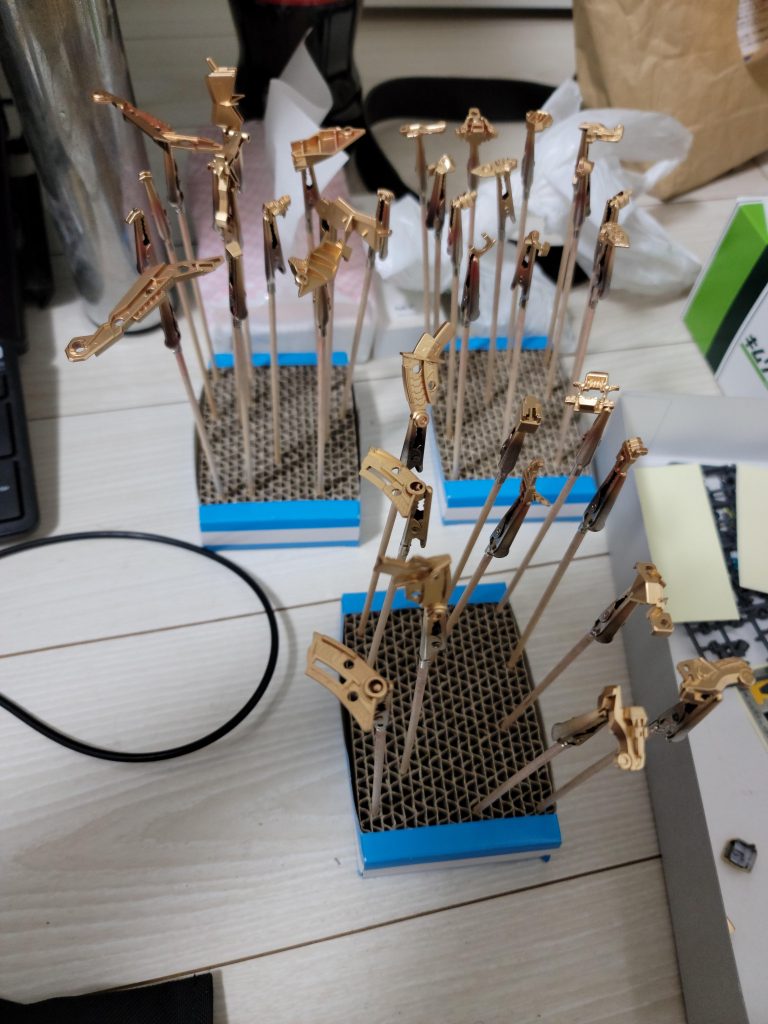 SEEDレッド→レッドゴールドで塗装