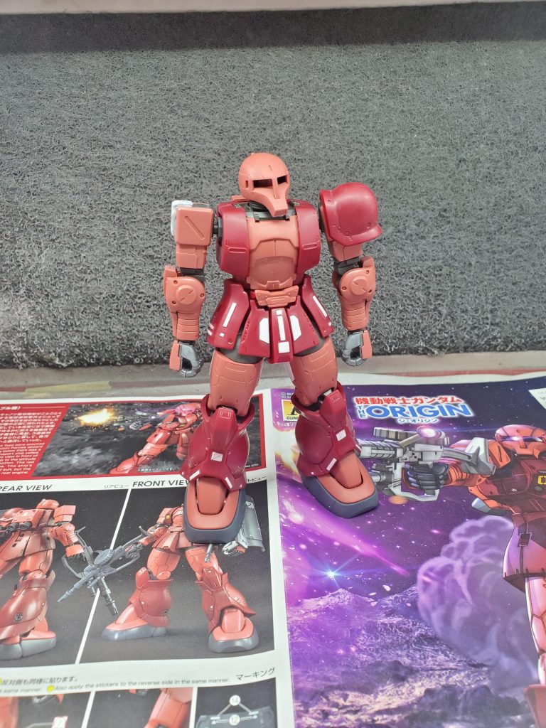 モノアイ改修、首・胴部分延長、適当にプラ板張り付け。