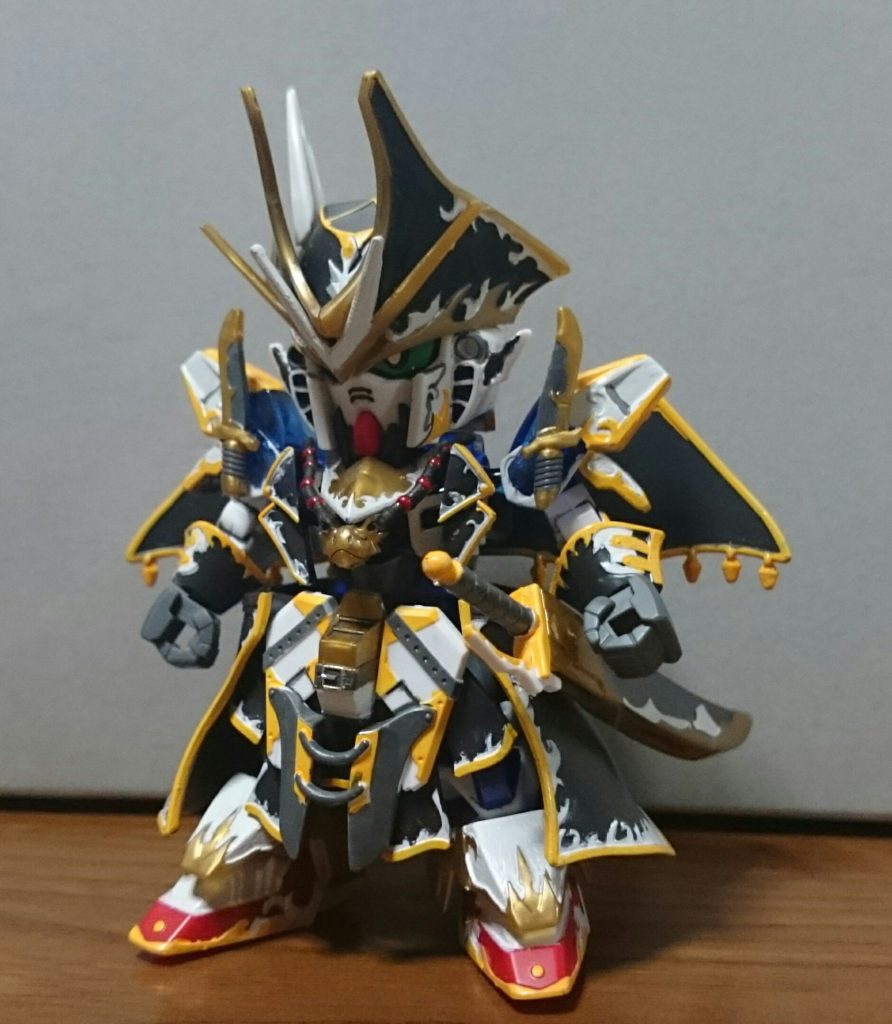 ・ベンジャミンV2ガンダム今回は色分け地獄すぎて…2つつくるのに丸一週間も…今回はふたつともブラウンの箇所があるんスけど、ブラウンのガンマカはないし、4アーティストマーカーは乾燥遅いわべたつくわで、グレーで塗りつぶしてるっス