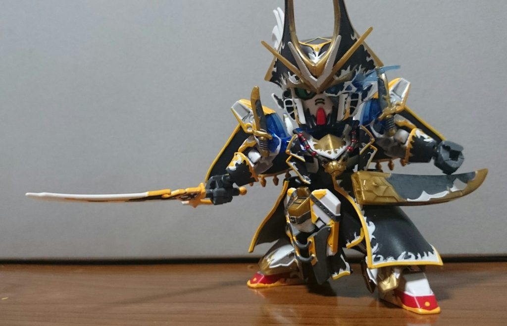 ・マスククリアパーツ一色の1パーツ成形なので、白とグレーは塗装っス