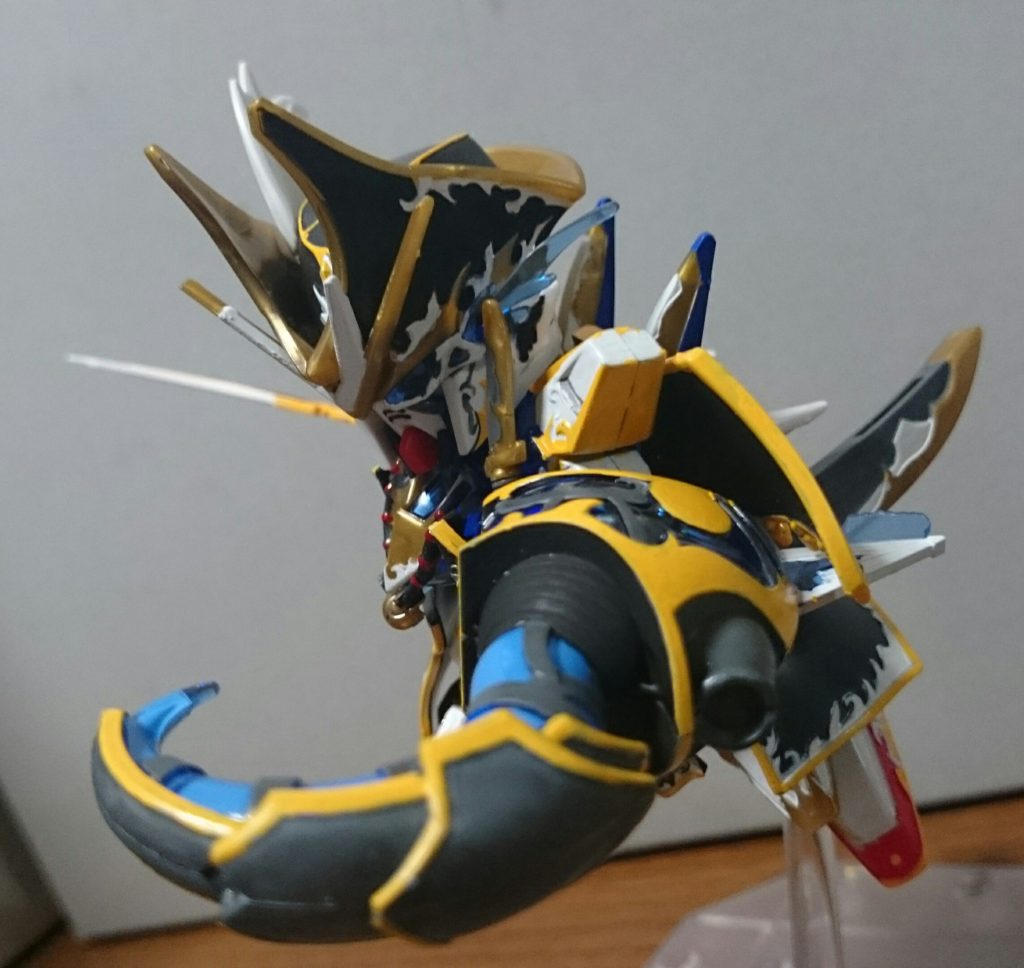 派手でかっこいい！塗りきるともっとかっこいい！ちなみに先端部分はブルーをはっきりさせるためにクリアパーツ裏をホワイトです塗装してるっス