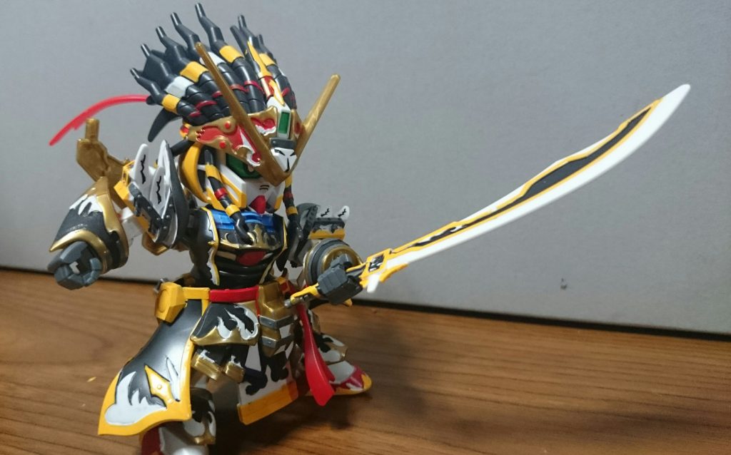 ・バディナージふたりの剣はどちらともホワイト成形の1パーツなので、イエロー(正確にはゴールド)やブラックは塗装が必要っスそしてエドワードには左の角度付ハンドパーツが！どちらもブラック成形なので、グレーでの塗装必要だけど