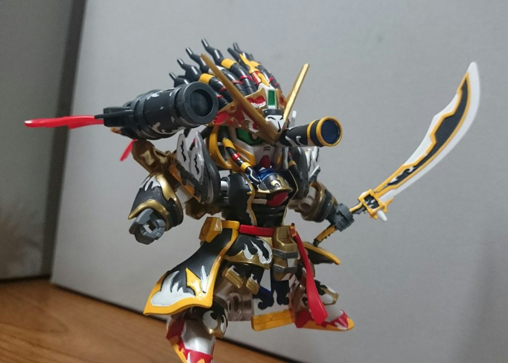 ・メガ・ライアーこちらはブラック成形2パーツ+布の部分の赤い1パーツなので、塗装が必要っス