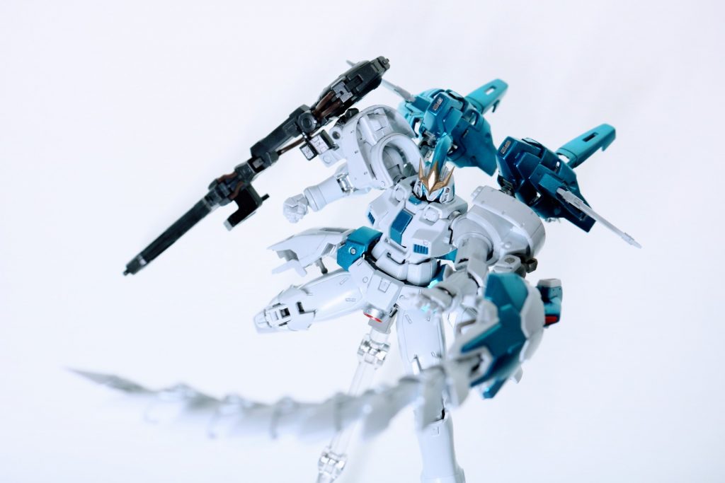 地味に頭部のバルカンの塗りわけが大変でした。ほんと小さい...