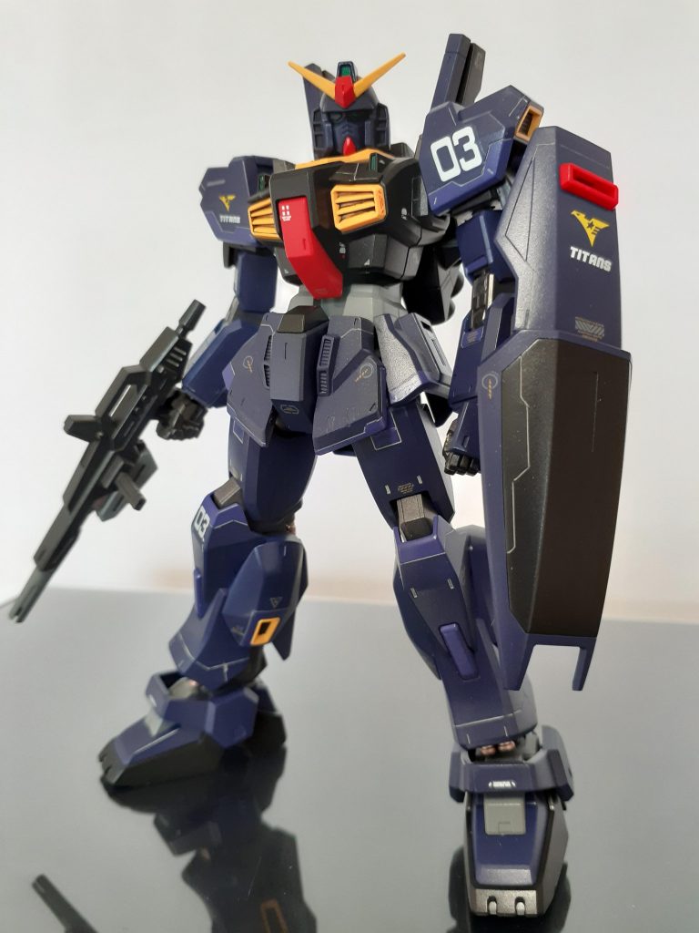 全塗装です。ズボンを紺色にして、配色を変えてます。