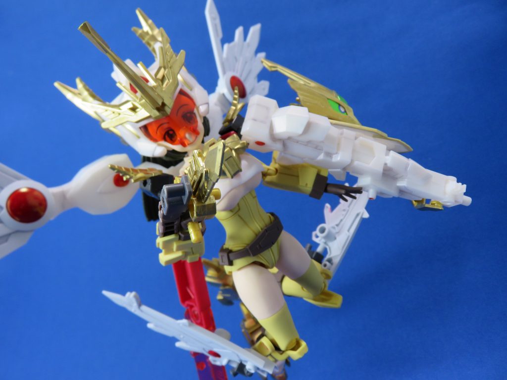 銃身はシールド裏にマウントしたり。胸パーツはフミナ先輩の余剰パーツ=ダイバーアヤメ胸パーツの色違い。流石に丸出しはアレなんで、プラ板で装甲を用意しました。