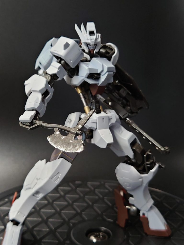 かつて少年達が幼い頃に見た書物の中に出てきた、古い戦の神の名を取りガンダムアーレスと名付けた。もともとこのガンダムに乗るはずだったのは相棒の方の少年レイであったが彼の阿頼耶識はガンダムに適応できずパイロットはジャックとなった。