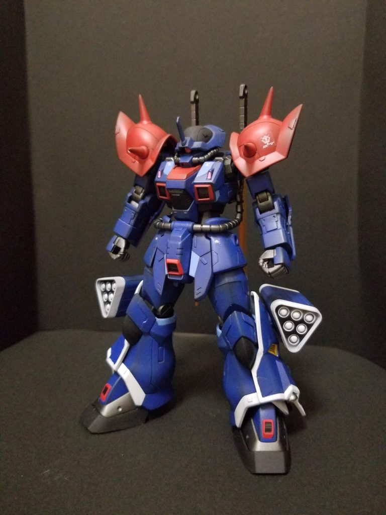 前側筋彫りやプラ板でのディテールは一応RE1/100を参考にしています。