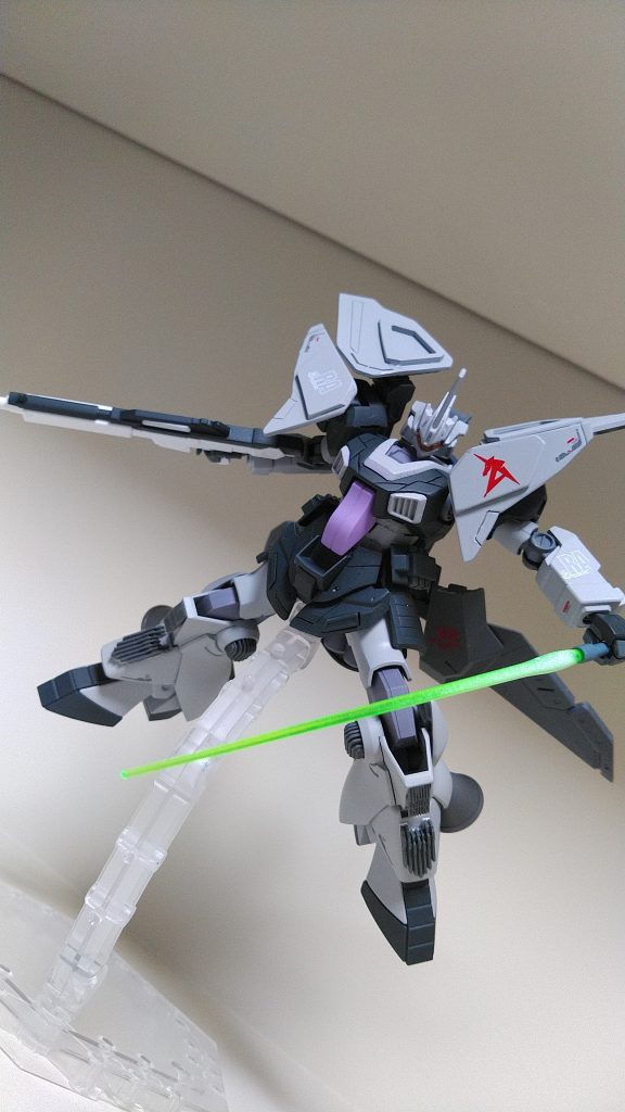 サーベルは白サフさっと吹いて発光してる風になればいいなって感じです。