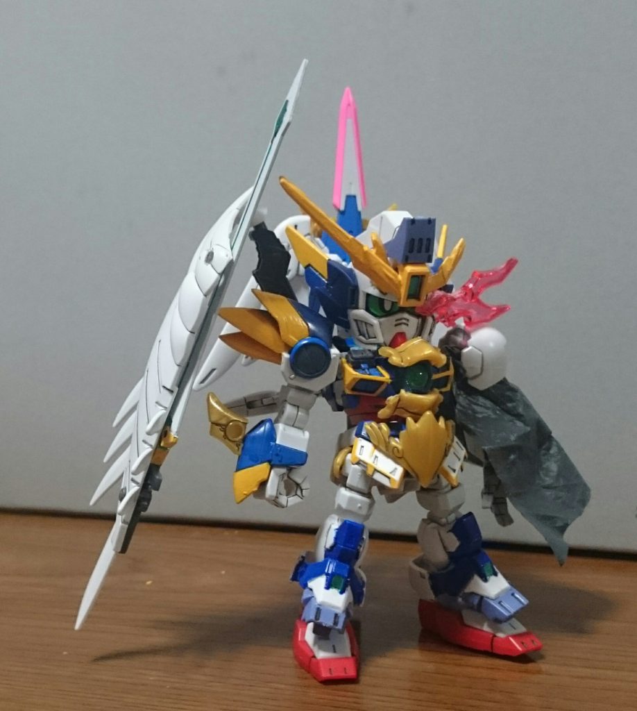 ・放浪のウイング騎士騎士と書いて「ナイト」と読むっスコンセプトは「戦い疲れ、世界を放浪中の騎士」!左半身を中心にダメージを多く食らったとして一部アシンメトリーにしてるっス ミキシングベースはSDCSのウイングゼロ(EW)で、使用したパーツ内容は…・張飛ゴッドガンダム・悟空インパルスガンダム・大喬・小喬・SDCSバルバトスルプスレクス・SDウイングゼロ(EW・Gジェネシリーズ)・劉備ユニコーンガンダム・曹操ウイングガンダム・HGBDダブルオーダイバーエース・HGUCクロスボーン・ガンダムX1改(に付属するABCマント)・ポルタノヴァ(水中仕様)(パープル)……etc.