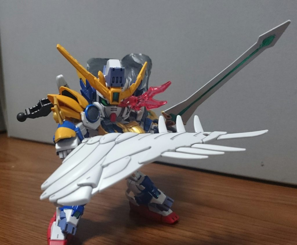 ・翼の剣「先端の装飾がブレードっぽいな~」って、思いついちゃってからはもう早い。柄部分をテキトーに見繕って剣にしたっス