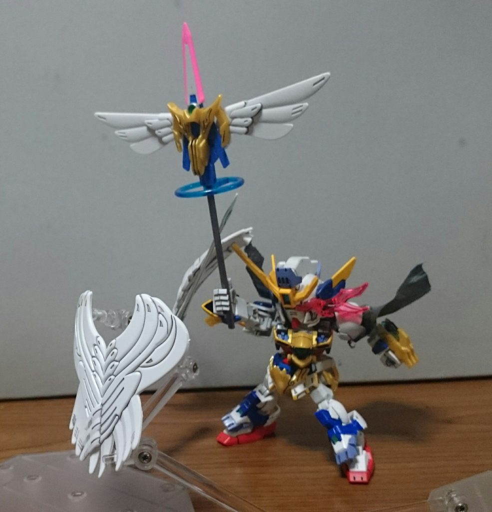 盾を召喚して防御したり(盾はSD Gジェネシリーズのウイングゼロの翼を使用)