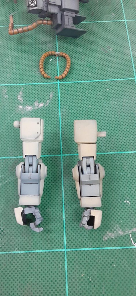 左腕がウォッシング後。茶系にトーンがすこし変化しました。