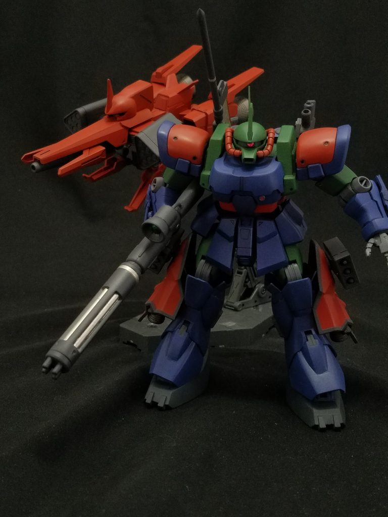 本機の特徴の1つ、戦闘支援メカ ヘッツェン。ドイツ語で猟犬(Hetzen)から取ってます。