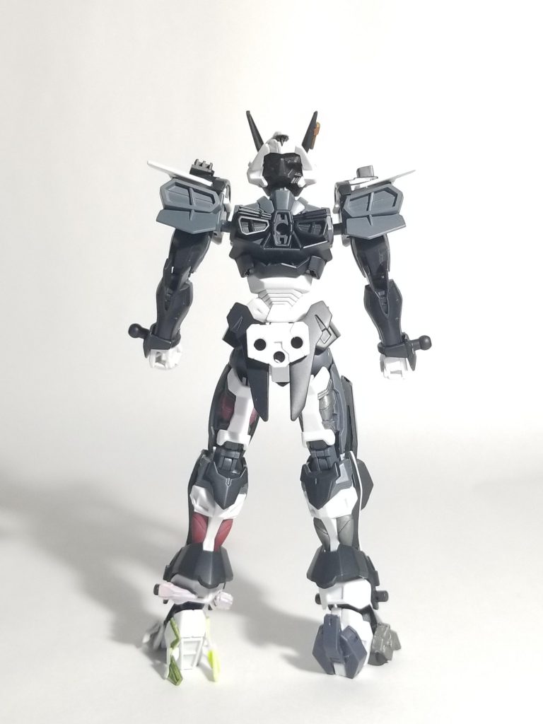 本体は比較的無彩色を多めにしてあります。本体に元々筋肉的な造形があったので、生物側は筋肉の赤、非生物側は筋肉に近いバネを模したメタリックグレーで塗装してあります。