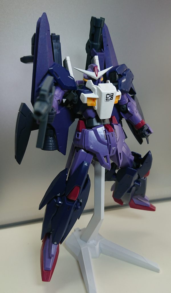 ビームライフルはスタークジェガンのものを使用。グリップ周りを少し加工しています。