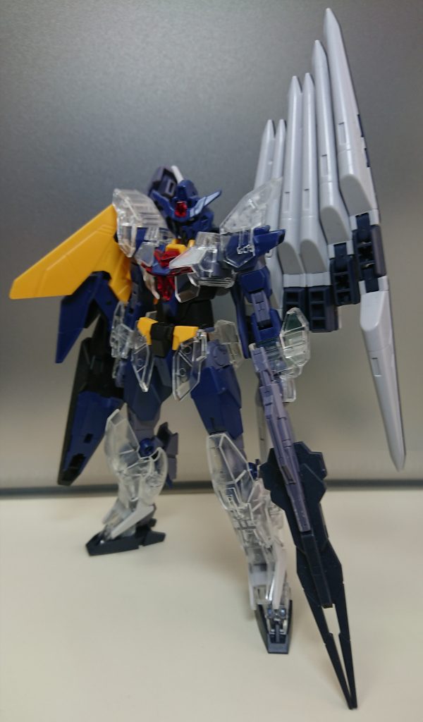 前面。コアガンダム2の地上戦仕様を素体とし、アニマリゼで余るクリア装甲にコアガンダム2の余剰パーツとアースリィーのパーツを組み込んで合体させています。