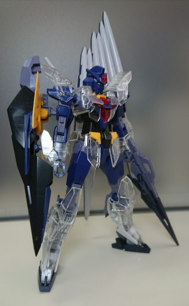 全く塗装せずにオリジナル機を作るというコンセプトで作ってみました。フィンファンネルと巨大なシールドによってアンシンメトリーな感じがでて気に入ってます。