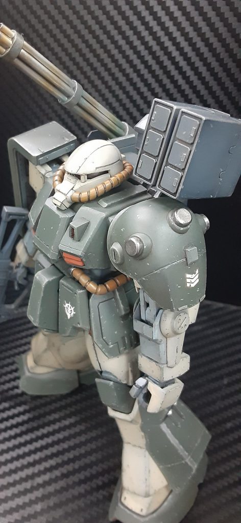 残党ですが、旧ジオン公国軍に準じた階級章をつけてみました。