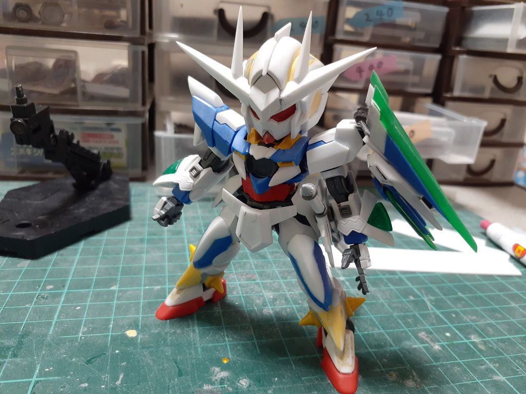 バインダーをバックパックからではなく肩に直接接続バインダーのベースはシュバルツリッターのフロントアーマー腕にナイトユニコーンのパーツくるぶし辺りにジャスティスナイトのパーツフロントアーマーをスクラッチ他もちょこちょこプラ板やパテで形状変更