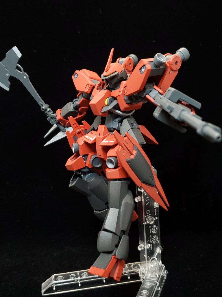 肩、脚の合わせ目は消して後ハメ加工を施しています。