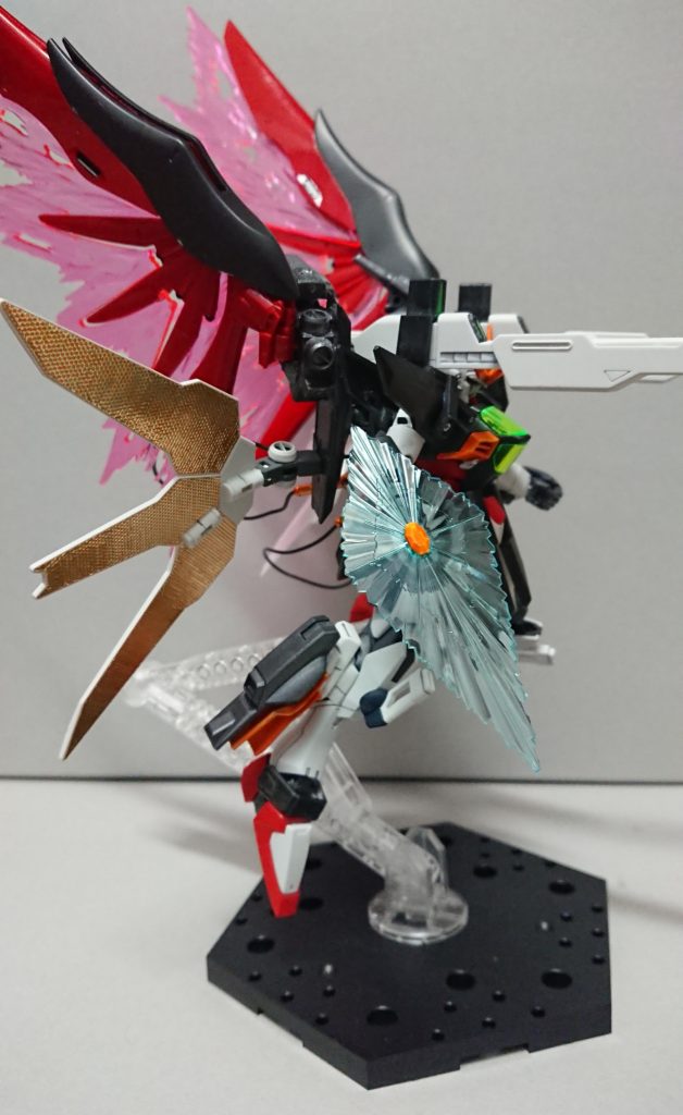 サテライトシステムと光の翼を展開した、この横姿がお気に入りです。